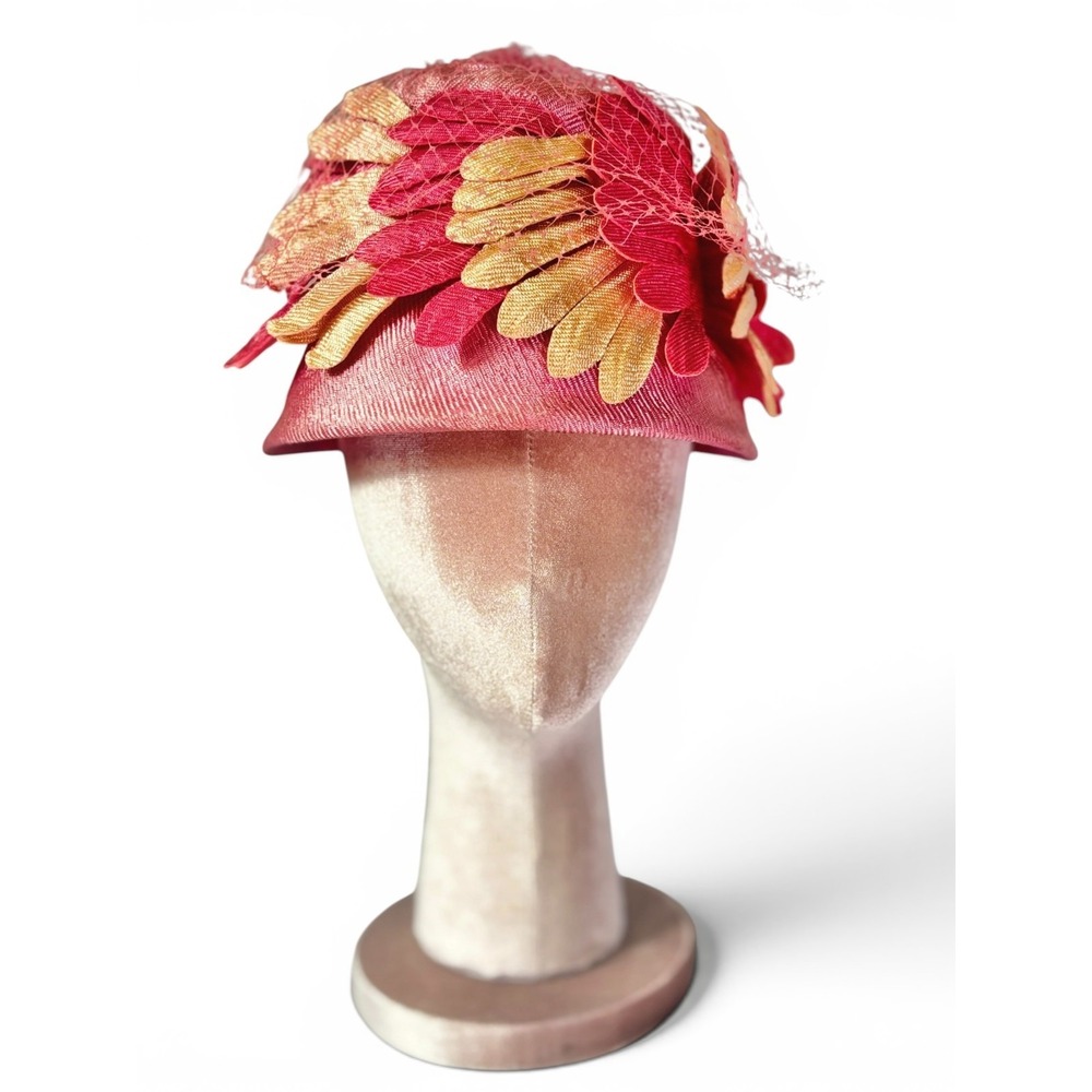 1960'S Vintage Pink and Champagne Petal Cloche Stye Statement Hat with‎ Netting